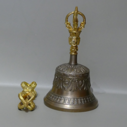 Glocke und Dorje mit  Brokat huellen
