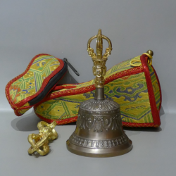 Glocke und Dorje mit  Brokat huellen